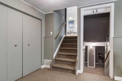 1328 Craig Road Sw, Calgary, AB - Indoor Photo Showing Other Room