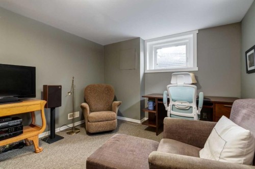 1328 Craig Road Sw, Calgary, AB - Indoor Photo Showing Other Room