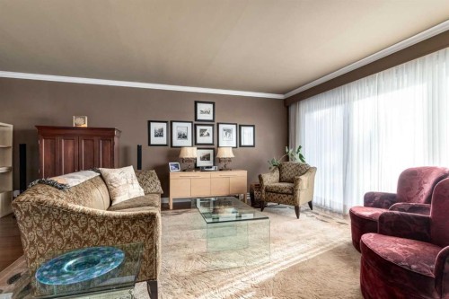 1328 Craig Road Sw, Calgary, AB - Indoor Photo Showing Living Room