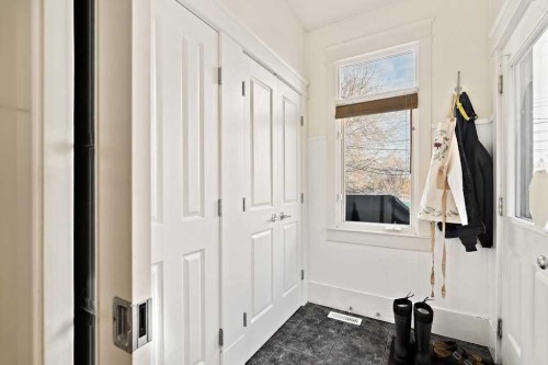 926 8 Avenue Se, Calgary, AB - Indoor Photo Showing Other Room