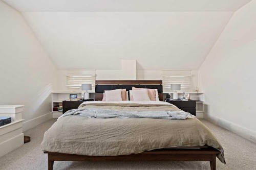 926 8 Avenue Se, Calgary, AB - Indoor Photo Showing Bedroom