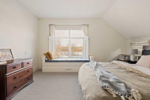 926 8 Avenue Se, Calgary, AB - Indoor Photo Showing Bedroom