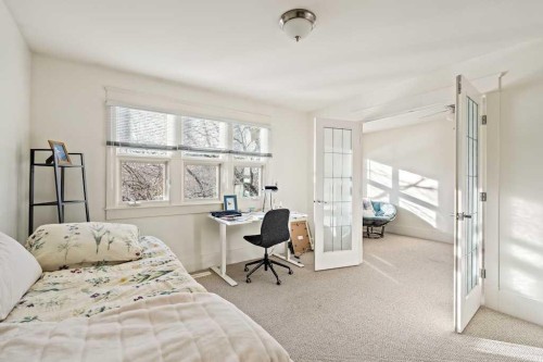 926 8 Avenue Se, Calgary, AB - Indoor Photo Showing Bedroom
