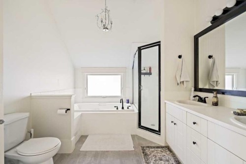 926 8 Avenue Se, Calgary, AB - Indoor Photo Showing Bathroom