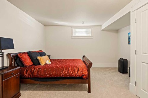 926 8 Avenue Se, Calgary, AB - Indoor Photo Showing Bedroom