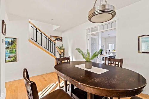 926 8 Avenue Se, Calgary, AB - Indoor Photo Showing Dining Room