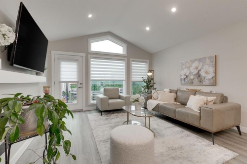 185 Riverwood Crescent, Diamond Valley, AB - Indoor Photo Showing Kitchen