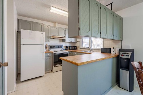 5108 52 Avenue, Stavely, AB - Indoor Photo Showing Kitchen