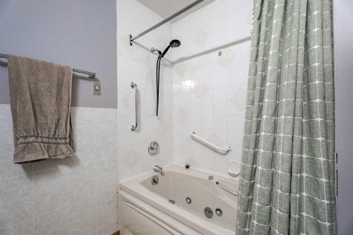 5108 52 Avenue, Stavely, AB - Indoor Photo Showing Bathroom