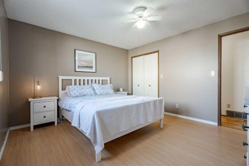 5108 52 Avenue, Stavely, AB - Indoor Photo Showing Bedroom