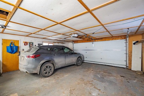 5108 52 Avenue, Stavely, AB - Indoor Photo Showing Garage