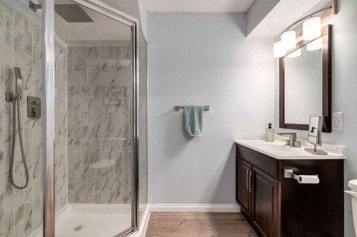 36 Sundown Common, Cochrane, AB - Indoor Photo Showing Bathroom