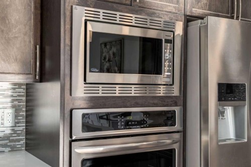 36 Sundown Common, Cochrane, AB - Indoor Photo Showing Kitchen