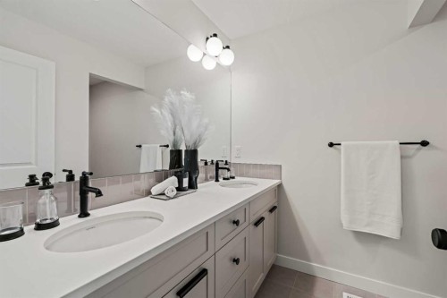 47 Setonridge Park Se, Calgary, AB - Indoor Photo Showing Bathroom