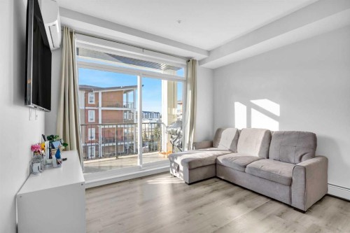 305-35 Walgrove Se, Calgary, AB - Indoor Photo Showing Living Room