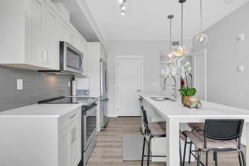305-35 Walgrove Se, Calgary, AB - Indoor Photo Showing Kitchen With Upgraded Kitchen