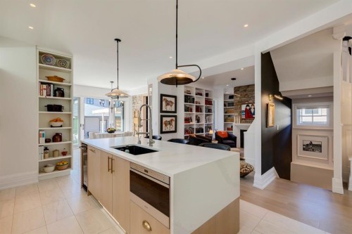 1927 12 Street Sw, Calgary, AB - Indoor Photo Showing Kitchen