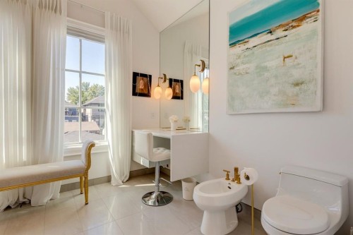 1927 12 Street Sw, Calgary, AB - Indoor Photo Showing Bathroom