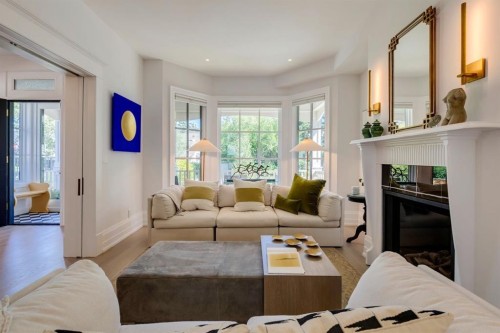 1927 12 Street Sw, Calgary, AB - Indoor Photo Showing Living Room