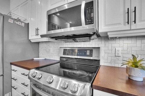 74 Cranleigh Green Se, Calgary, AB - Indoor Photo Showing Kitchen