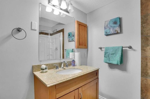 74 Cranleigh Green Se, Calgary, AB - Indoor Photo Showing Bathroom