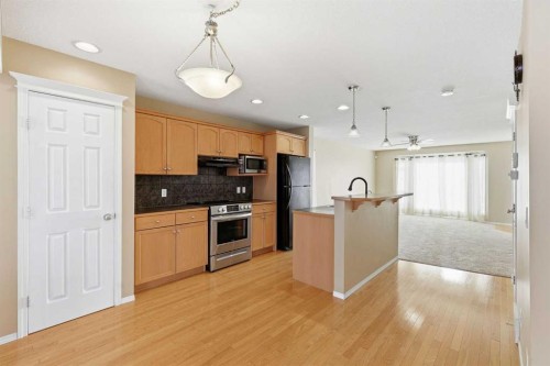 160 Taradale Drive Ne, Calgary, AB - Indoor Photo Showing Kitchen