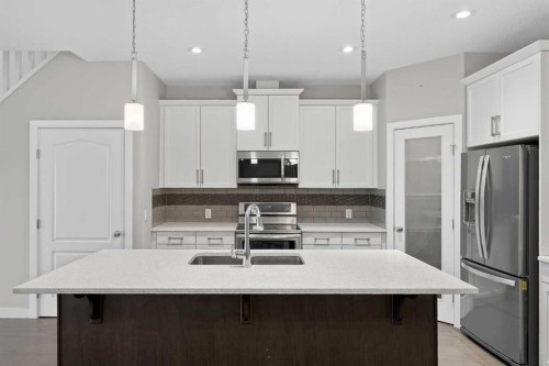130 Evanscrest Terrace Nw, Calgary, AB - Indoor Photo Showing Kitchen With Double Sink With Upgraded Kitchen