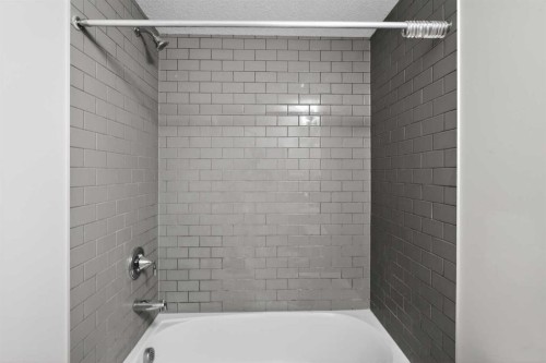 130 Evanscrest Terrace Nw, Calgary, AB - Indoor Photo Showing Bathroom