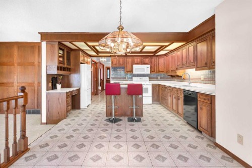 125 Edgebrook Road Nw, Calgary, AB - Indoor Photo Showing Kitchen