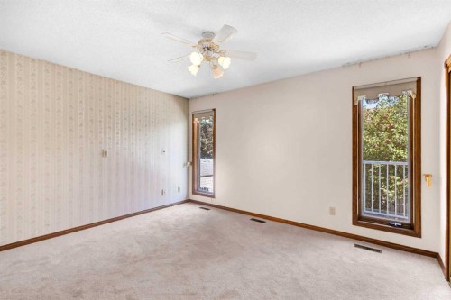 125 Edgebrook Road Nw, Calgary, AB - Indoor Photo Showing Other Room