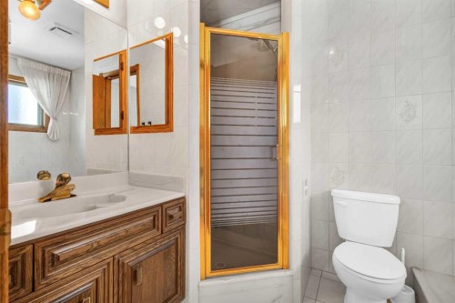 125 Edgebrook Road Nw, Calgary, AB - Indoor Photo Showing Bathroom