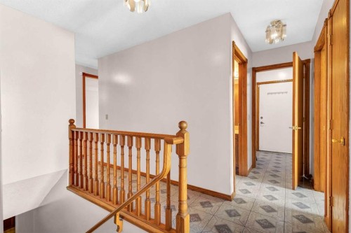 125 Edgebrook Road Nw, Calgary, AB - Indoor Photo Showing Other Room