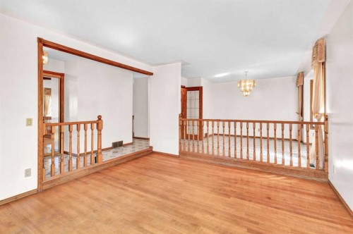 125 Edgebrook Road Nw, Calgary, AB - Indoor Photo Showing Other Room