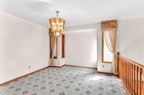 125 Edgebrook Road Nw, Calgary, AB - Indoor Photo Showing Other Room