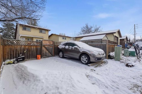 1447 Berkley Drive Nw, Calgary, AB - Outdoor