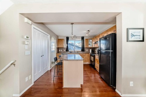 47 Bridlecrest Road Sw, Calgary, AB - Indoor Photo Showing Kitchen