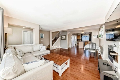 47 Bridlecrest Road Sw, Calgary, AB - Indoor Photo Showing Living Room