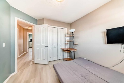 47 Bridlecrest Road Sw, Calgary, AB - Indoor Photo Showing Bedroom