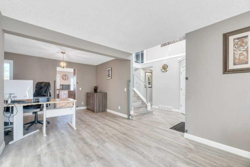 44 Douglas Shore Close Se, Calgary, AB - Indoor