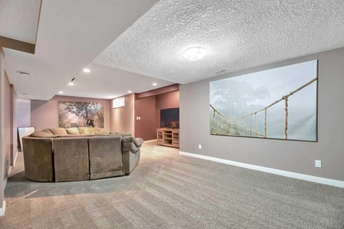 44 Douglas Shore Close Se, Calgary, AB - Indoor Photo Showing Other Room