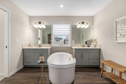 80 Magnolia Green Se, Calgary, AB - Indoor Photo Showing Bathroom