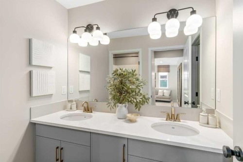 80 Magnolia Green Se, Calgary, AB - Indoor Photo Showing Bathroom