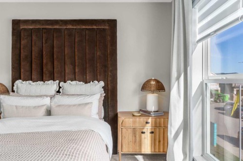 80 Magnolia Green Se, Calgary, AB - Indoor Photo Showing Bedroom