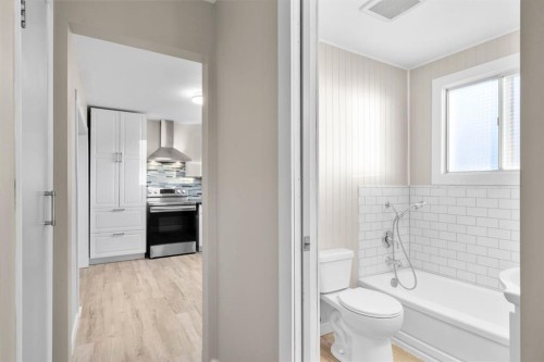 17 Gibson Road, Benchlands, AB - Indoor Photo Showing Bathroom