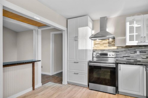 17 Gibson Road, Benchlands, AB - Indoor Photo Showing Kitchen