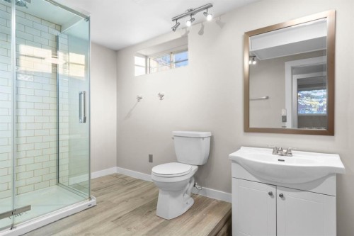 17 Gibson Road, Benchlands, AB - Indoor Photo Showing Bathroom