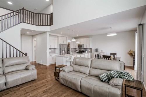 225 Kingsmere Cove Se, Airdrie, AB - Indoor Photo Showing Living Room