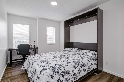 225 Kingsmere Cove Se, Airdrie, AB - Indoor Photo Showing Bedroom