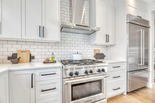 225 Discovery Ridge Way Sw, Calgary, AB - Indoor Photo Showing Kitchen With Upgraded Kitchen