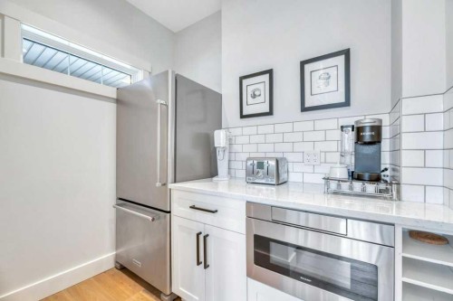 225 Discovery Ridge Way Sw, Calgary, AB - Indoor Photo Showing Kitchen
